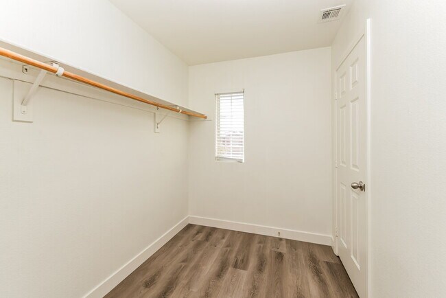 Building Photo - 3732 Gallowtree Ave