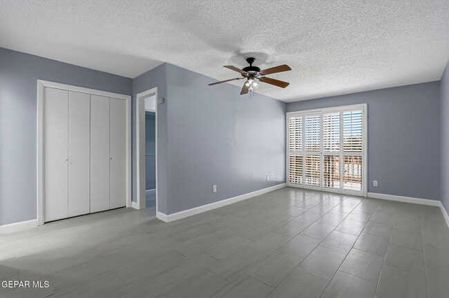 Building Photo - 6141 Sierra Valle Ln