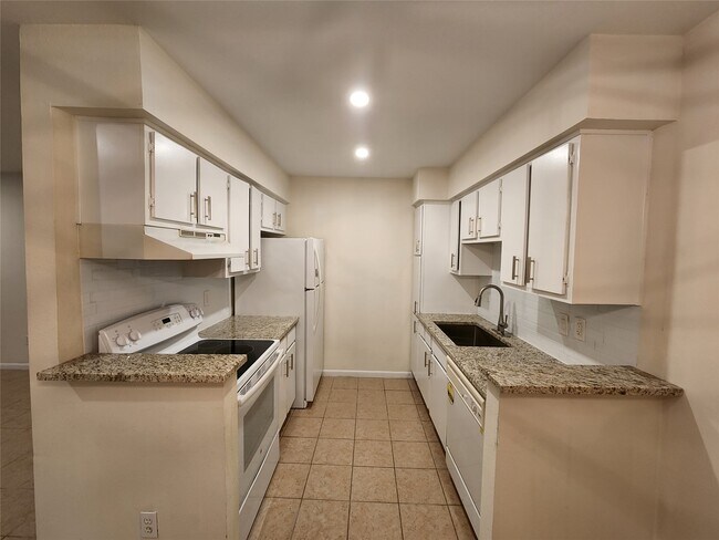 Building Photo - 2250 Bering Dr