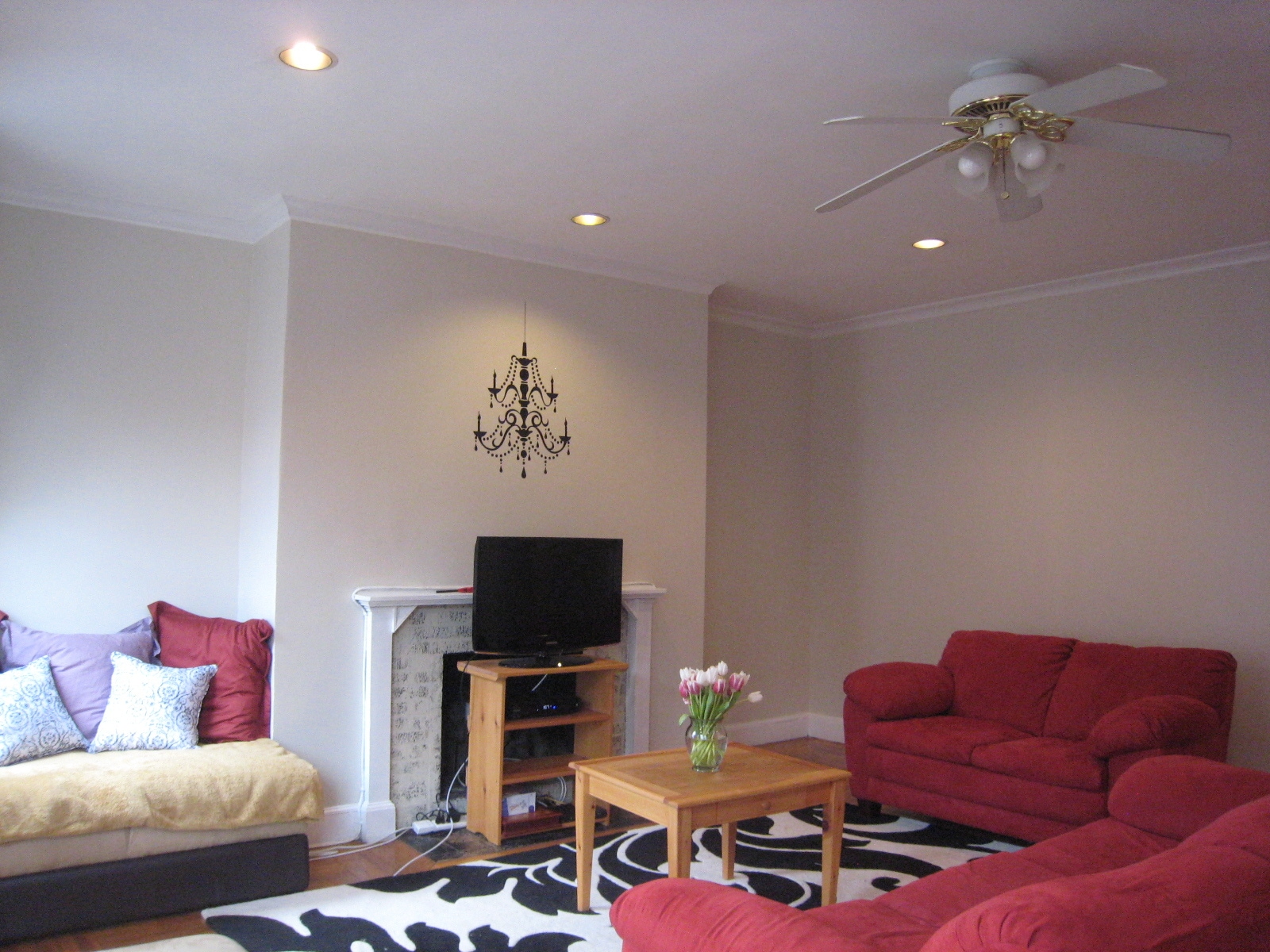 Building Photo - 39 Carlton St