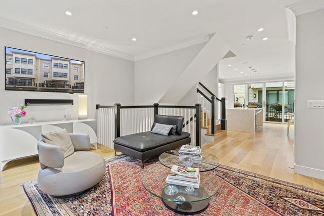 Building Photo - 1520 16th Ct N