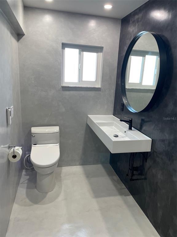 Building Photo - 224 6th Ave N