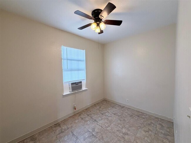 Building Photo - 251 Zimmerman Ave