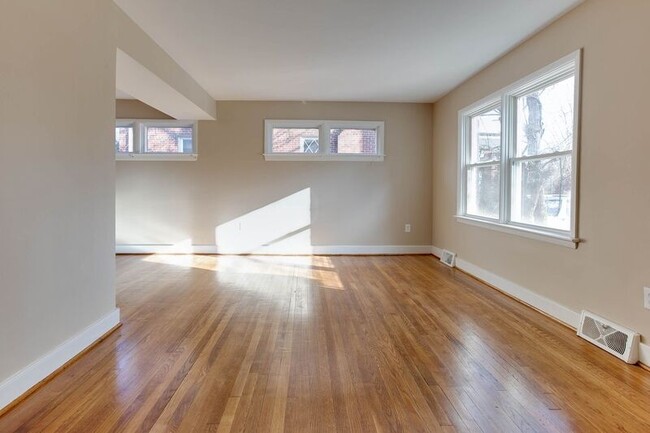 Building Photo - 4820 Chamberlayne Ave
