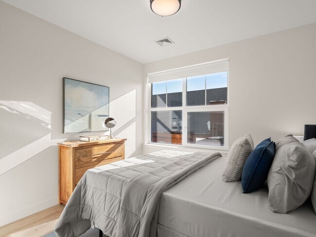 Building Photo - 1151 Walnut St