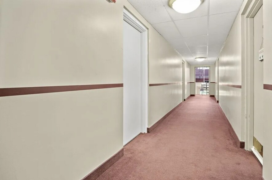 Building Photo - 80 N Warren St