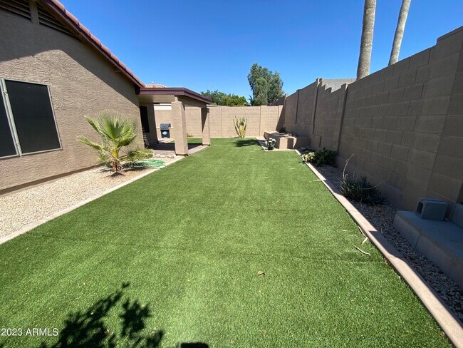 Building Photo - 10541 W Angels Ln