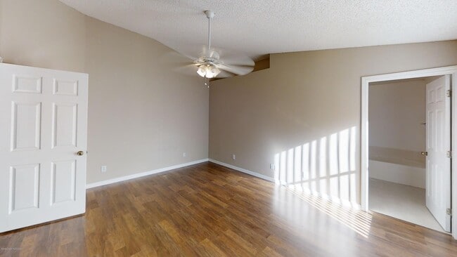Building Photo - 2457 Deercroft Dr