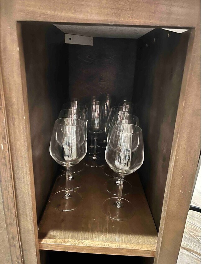 Building Photo - Eastside area for  Short or Long Term Rental(Completely Furnished) Beautiful 4 bed/2.5 baths