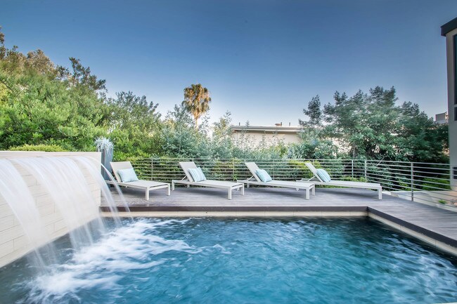 Pool - 1440 N Kings Rd