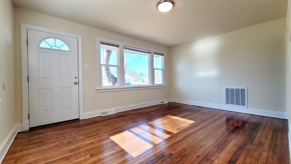 Building Photo - 3811 Larry St