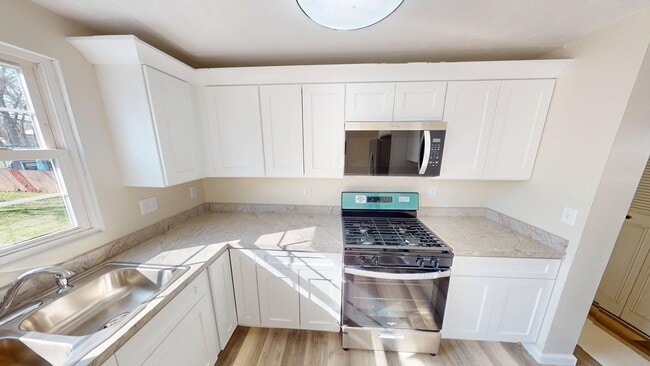 Building Photo - Updated 3 Bedroom McDonald Home For Rent