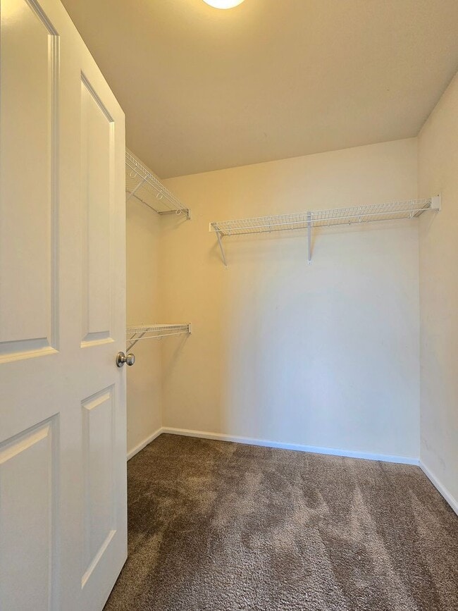 Building Photo - 4 Bedroom Home with Lake Views Available Now!