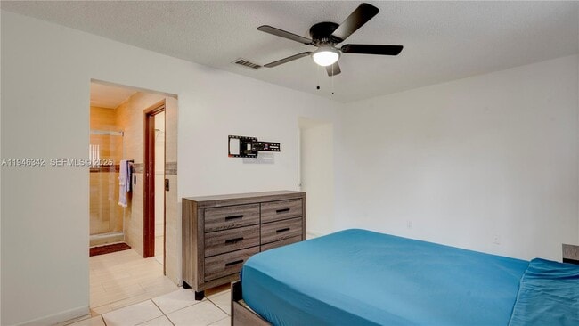 Building Photo - 905 N Franklin Ave