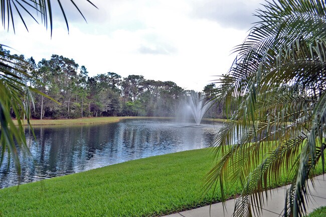 Building Photo - Luxury 2 bedroom 2 bathroom condo with lake views in Lakewood Ranch