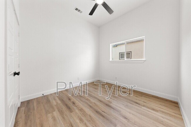 Building Photo - 1259 Bonham St