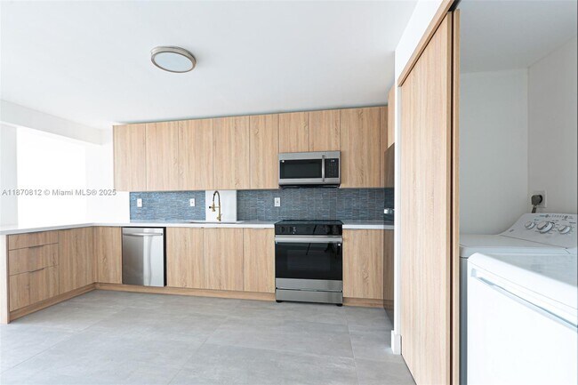 Building Photo - 9300 Bay Harbor Terrace