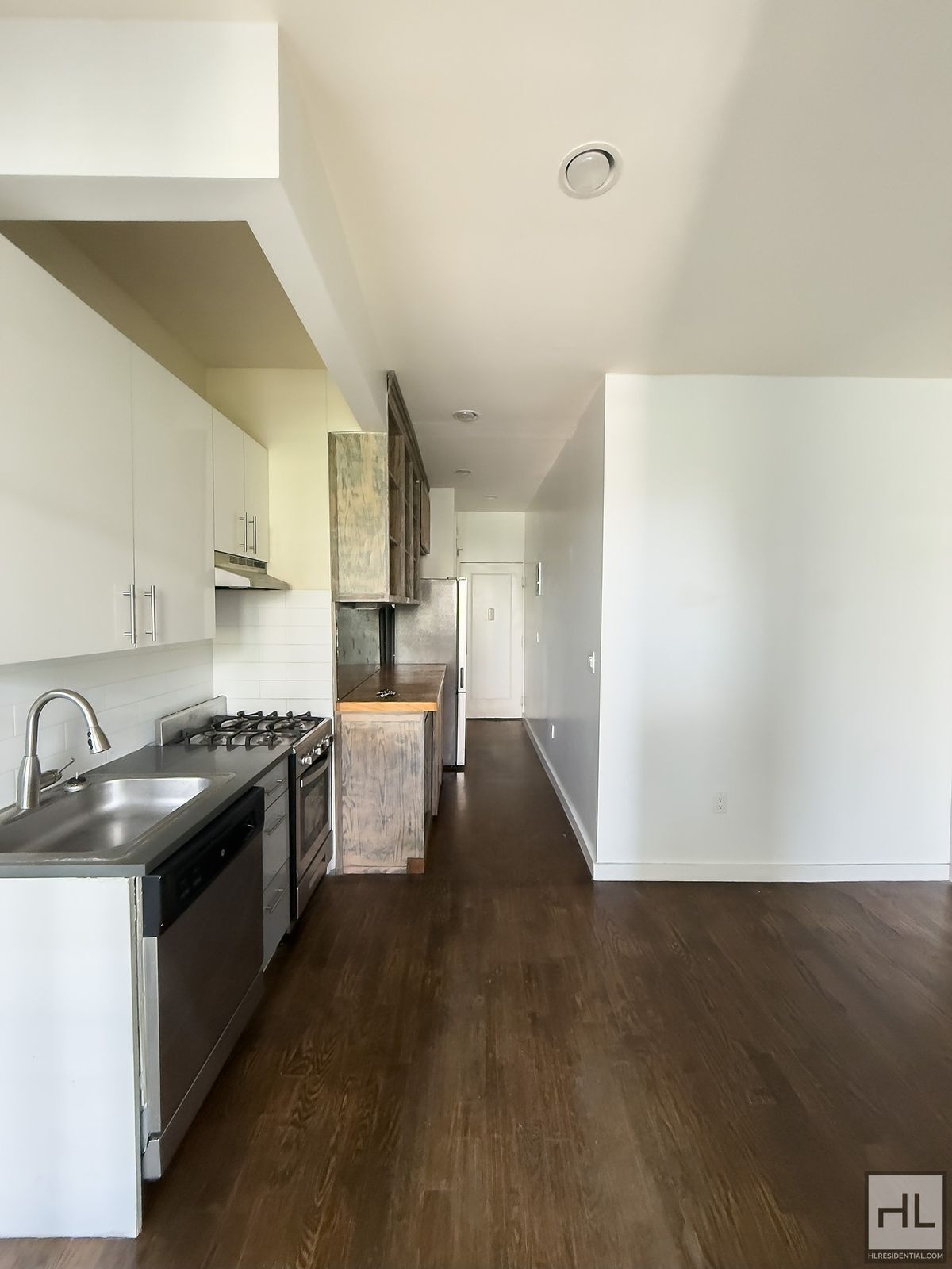 Building Photo - EASTERN PARKWAY / Renovated 2-Bedroom in P...