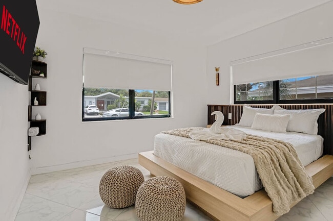 Building Photo - 20140 NE 25th Ct