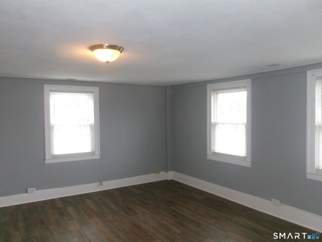 Building Photo - 188 Hemingway Ave