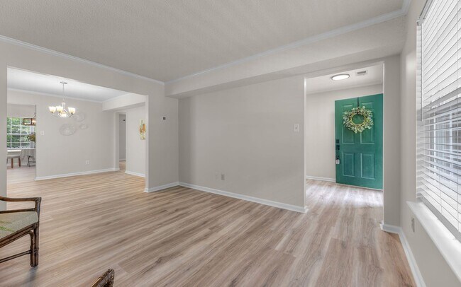 Building Photo - READY NOW!! 4-Bedroom Home w/Attached Garage! Pet Friendly - Fenced Backyard - MUST SEE!