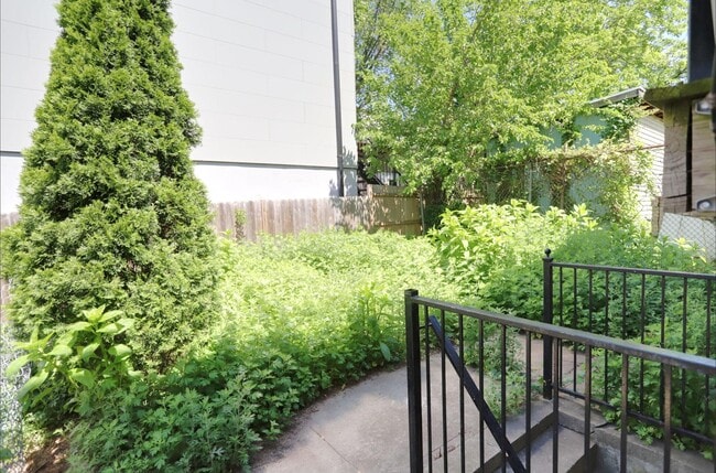 Building Photo - 205 Halladay St