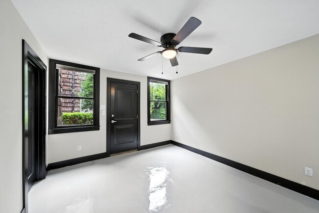 Building Photo - 811 Sul Ross St