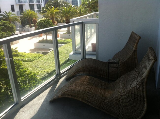 Building Photo - 1050 Brickell Ave