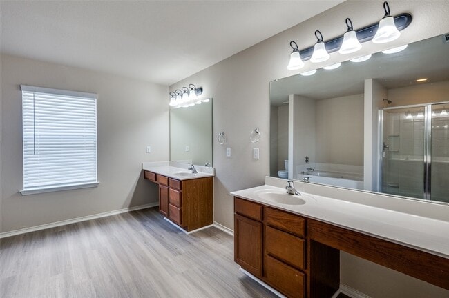 Building Photo - 8620 Star Thistle Dr