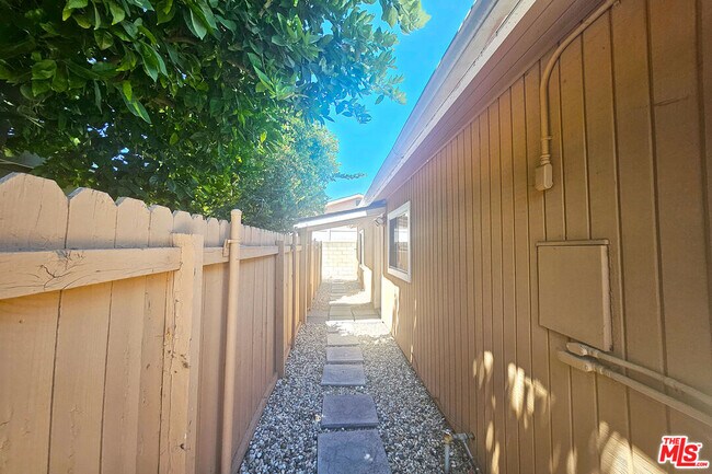 Building Photo - 6946 Jellico Ave