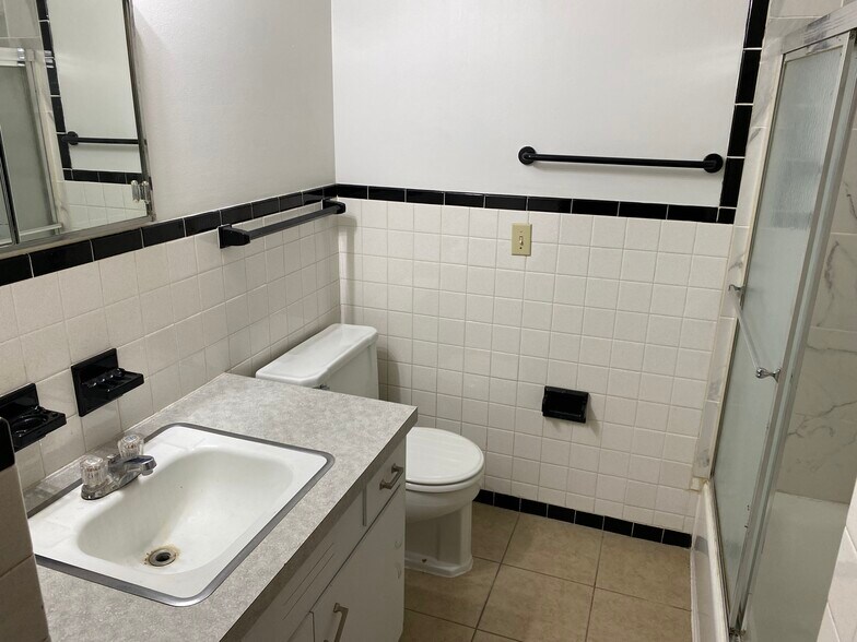 Bathroom - 3114 S 44th St