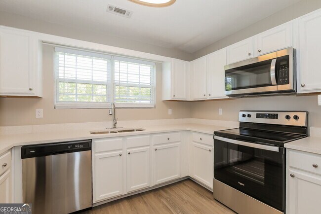 Building Photo - 1052 Navaho Trail
