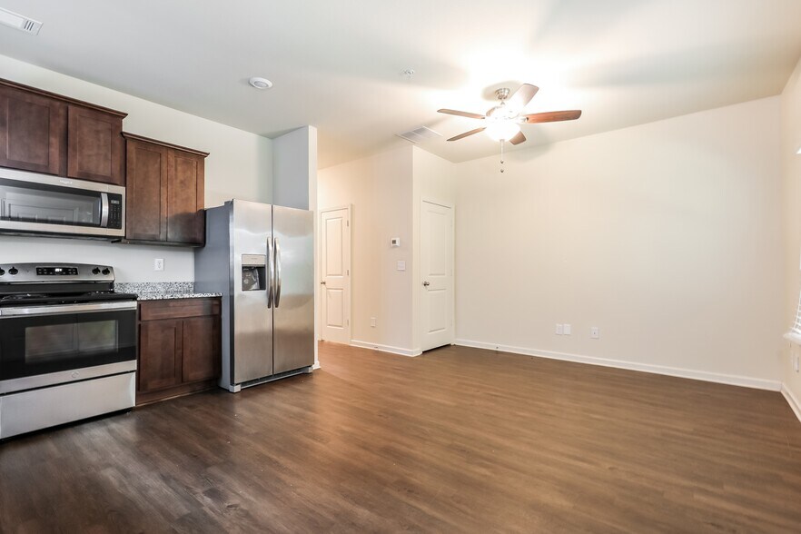 Building Photo - 201 Highwood Ln