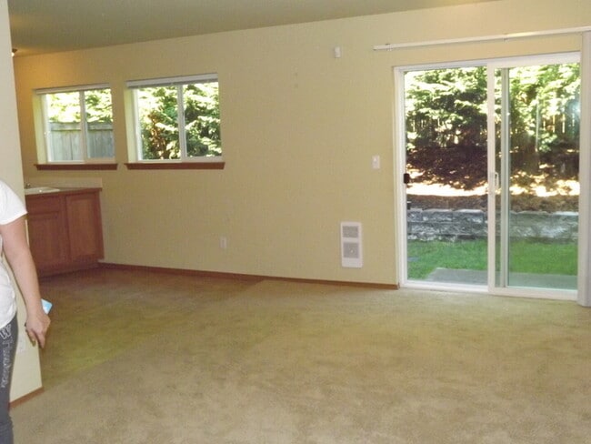 Building Photo - Spectacular 3 Bedroom Condo in "Alicia Mea...