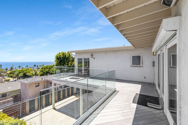 Building Photo - Ocean views from every room!