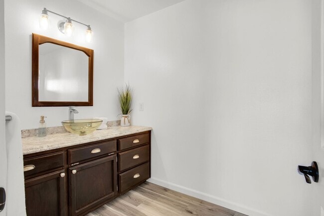 Building Photo - Western Hills Estate home/ 3 bedroom/ 2 ba...