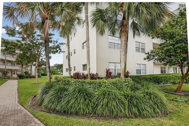 Building Photo - 2901 Victoria Cir