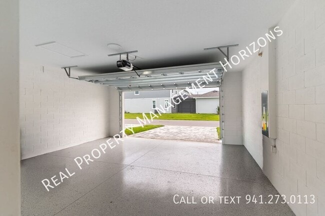 Building Photo - 1929 Transom Ln