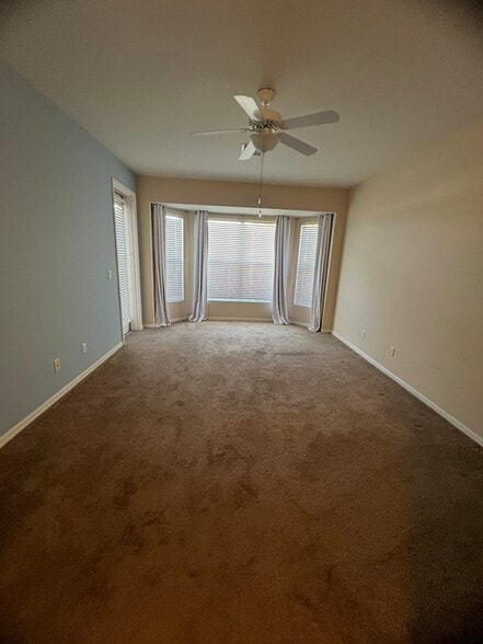 Building Photo - 13988 Village Creek Dr