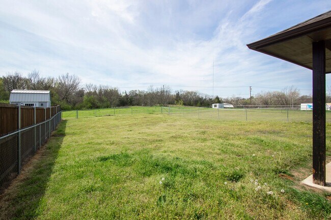 Building Photo - House for Lease in Denison