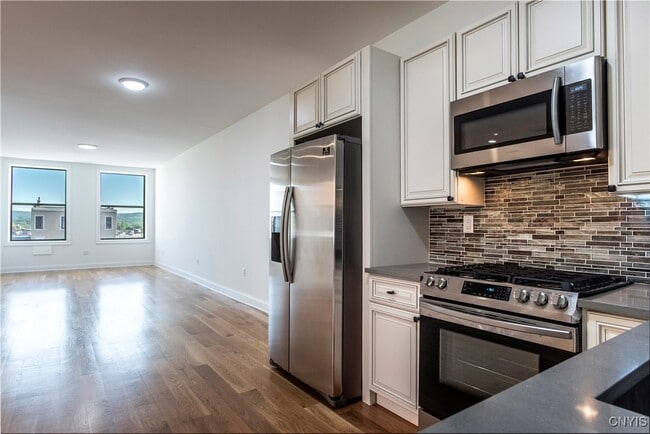 Building Photo - 221 Elizabeth St