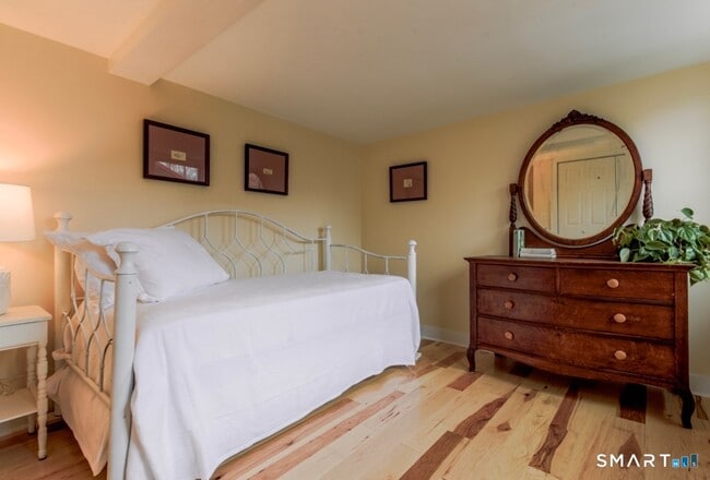 Building Photo - 33 Main St