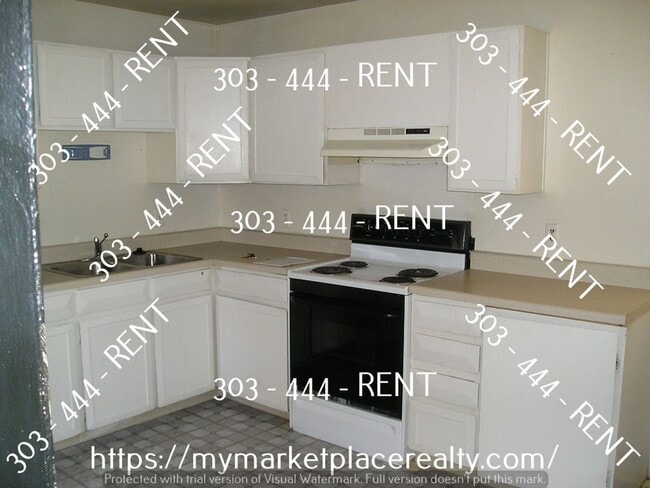 Building Photo - 3 Bedroom 2 Bath Home in Montbello..More p...