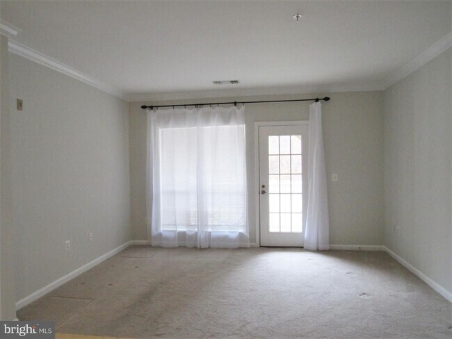 Building Photo - Gorgeous condo in a great location!