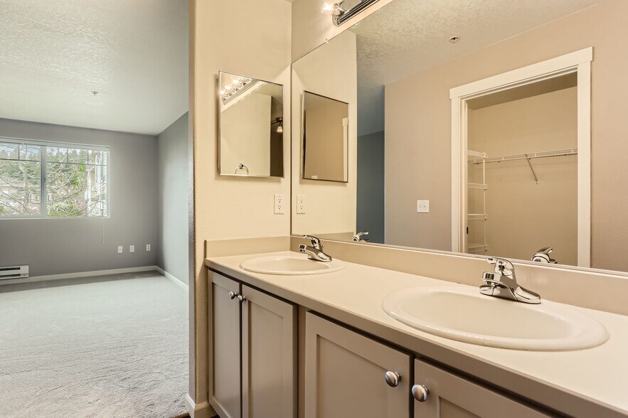 Building Photo - 14700 SW Sandhill Loop