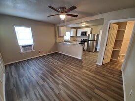 Building Photo - 133 Claremont Ave