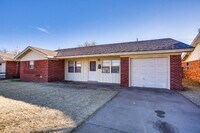 Building Photo - 3/2/1 in Established Area!