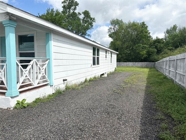 Building Photo - 300 Longstreet Rd