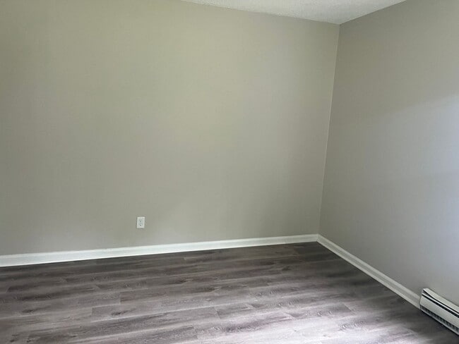 Building Photo - Renovated 2 Bedroom House