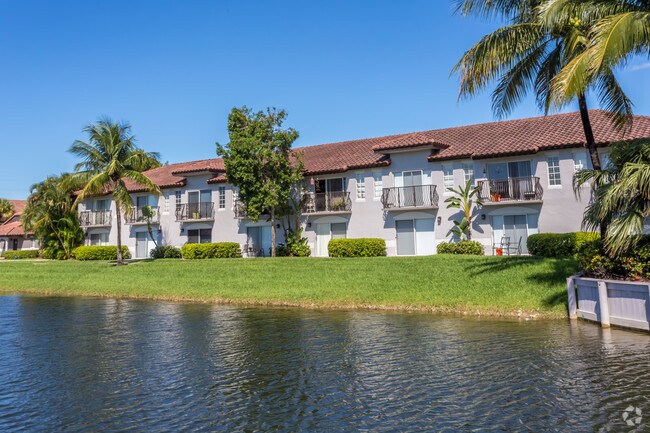 Building Photo - Camden Doral Villas